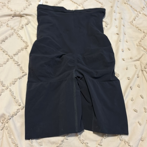 Spanx Higher Power Short - Picture 2 of 5